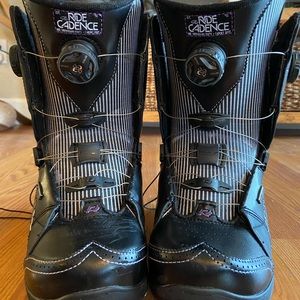 RIDE CADENCE BOA snowboard boots, sz 8, worn twice! Black, white, purple! 🏂🏂🏂